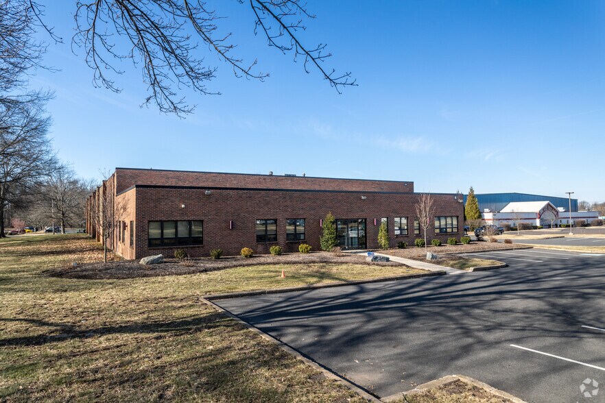 2262 N Penn Rd, Hatfield, PA à louer - Photo de l’immeuble – Image 2 sur 15