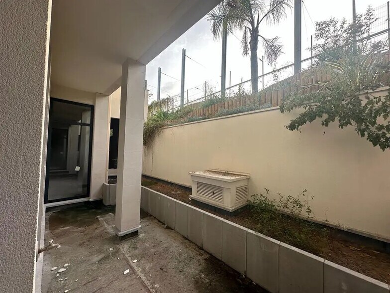 Local commercial dans Clichy à louer - Photo de l’immeuble – Image 3 sur 9