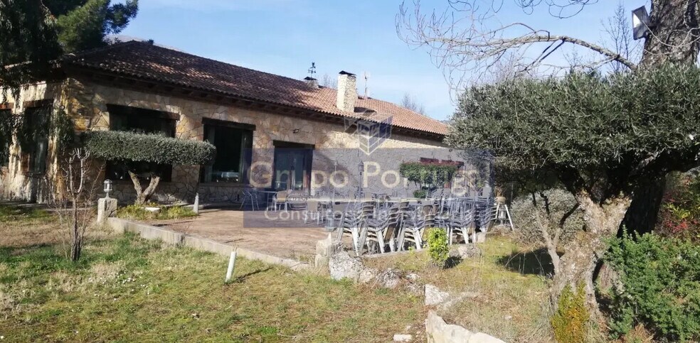 Local commercial dans Santa María del Tiétar, Ávila à vendre - Photo de l’immeuble – Image 3 sur 7