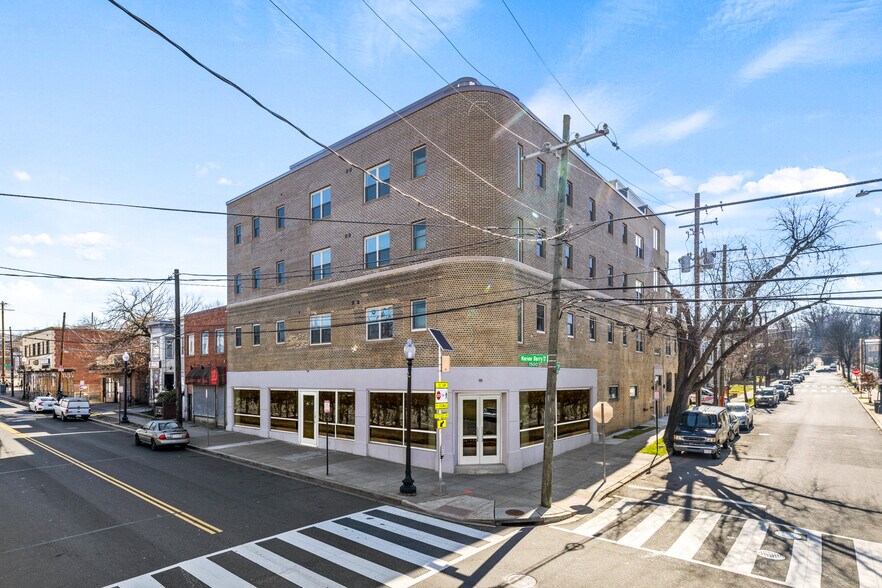 1916 15th St SE, Washington, DC à vendre - Photo de l’immeuble – Image 2 sur 50