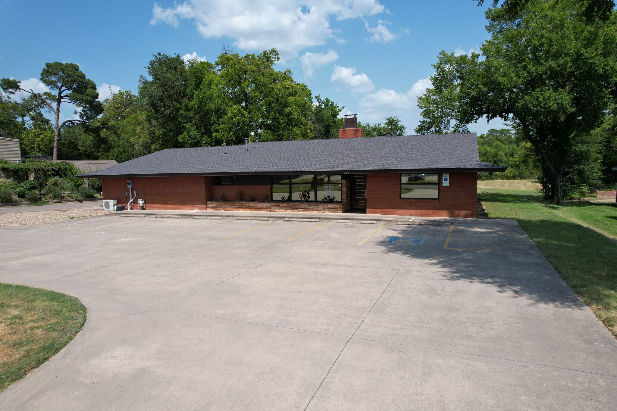 614 Oak Ave, Sulphur Springs, TX à vendre Photo principale– Image 1 sur 39