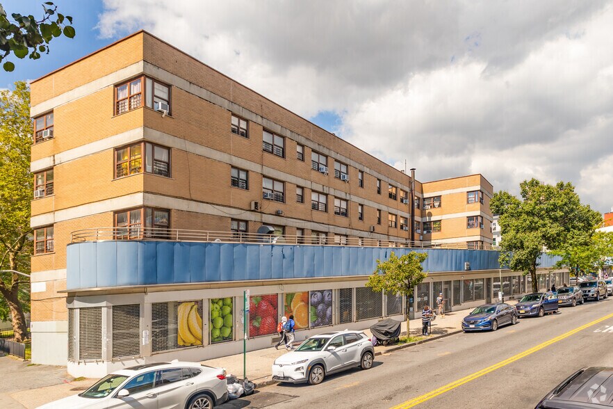 229-247 Graham Ave, Brooklyn, NY à louer - Photo de l’immeuble – Image 3 sur 3