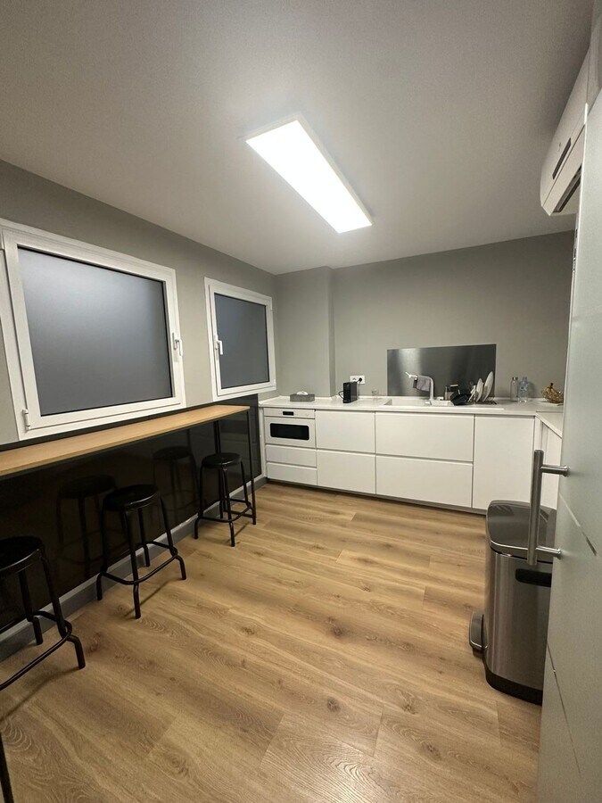 Calle de Francisco Silvela, 44, Madrid, MAD 28028 - Lot 1 - - Photo intérieure - Image 2 of 9