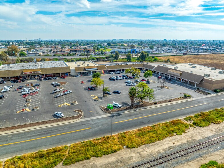 150 S 11th Ave, Hanford, CA à vendre - Photo de l’immeuble – Image 2 sur 6