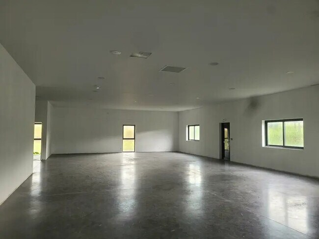 Plus de détails pour Local commercial à vendre