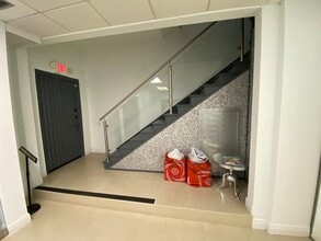 331 Almeria Ave, Miami, FL à louer Photo intérieure– Image 2 sur 16