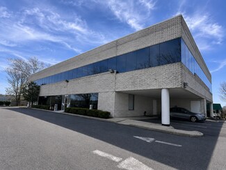 Plus de détails pour 4400 Veterans Memorial Hwy, Holbrook, NY - Bureau à vendre