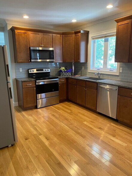 Lowell 25 unit Portfolio Multifamily portefeuille de 5 biens à vendre sur LoopNet.fr - Photo de l’immeuble – Image 2 sur 8