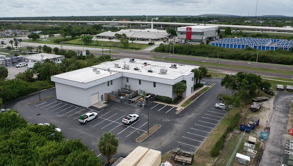 4750 E Adamo Dr, Tampa, FL à vendre - Photo de l’immeuble – Image 2 sur 10