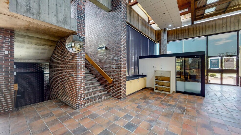 8801 S Tacoma Way, Tacoma, WA à vendre - Photo intérieure – Image 3 sur 9