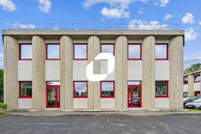 Bureau dans Tremblay-en-France à louer - Photo de l’immeuble – Image 1 sur 13