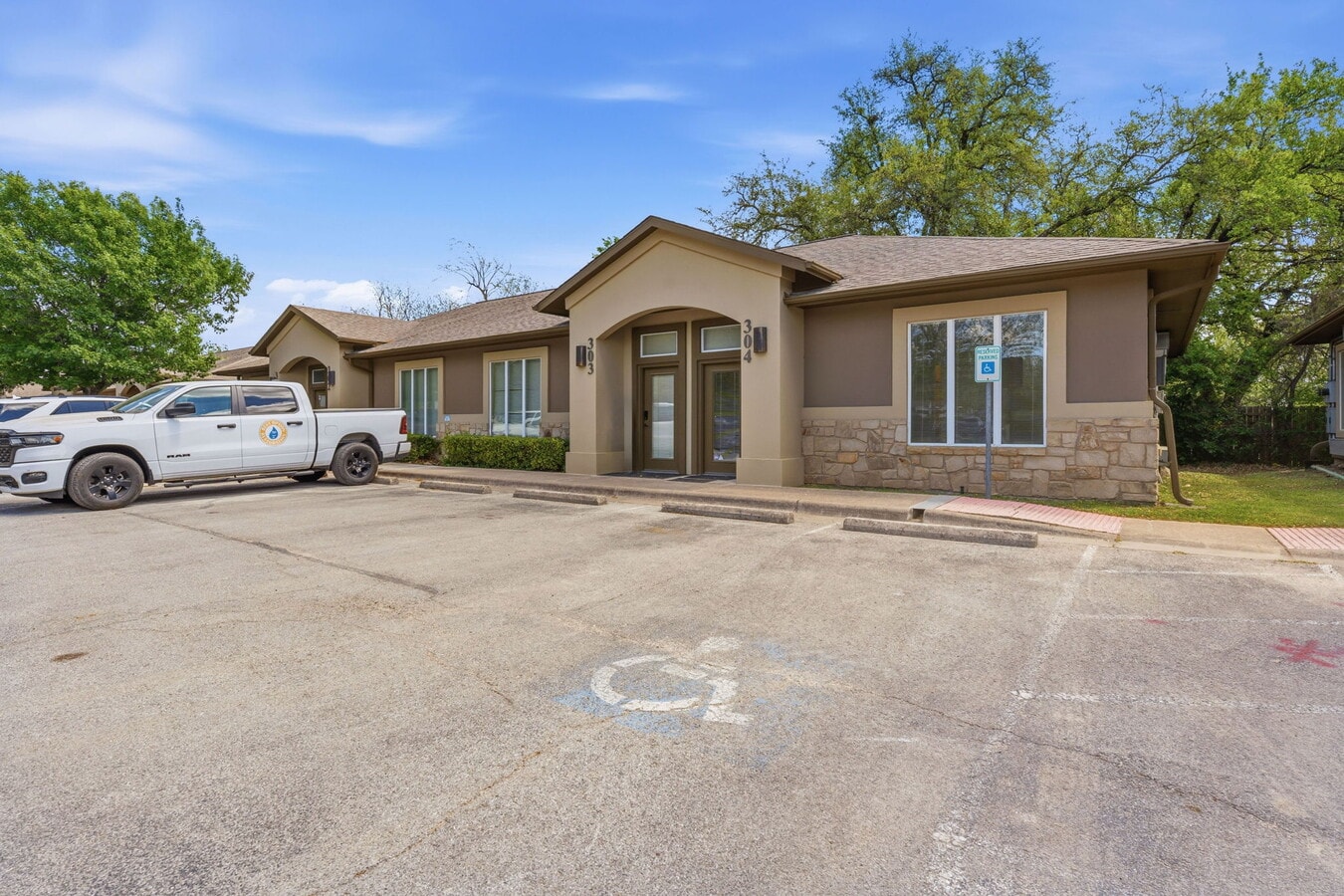 13284 Pond Springs Rd, Austin, TX 78729 - Lot 304 - - Photo intérieure - Image 1 of 18