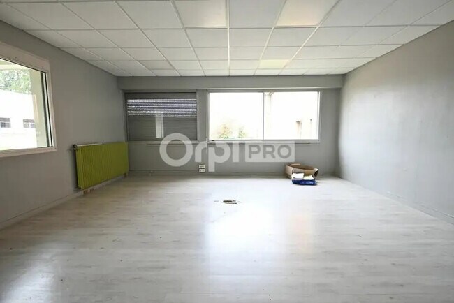 Plus de détails pour 283 Rue Des Bruyères, Le Creusot - Industriel/Logistique à vendre