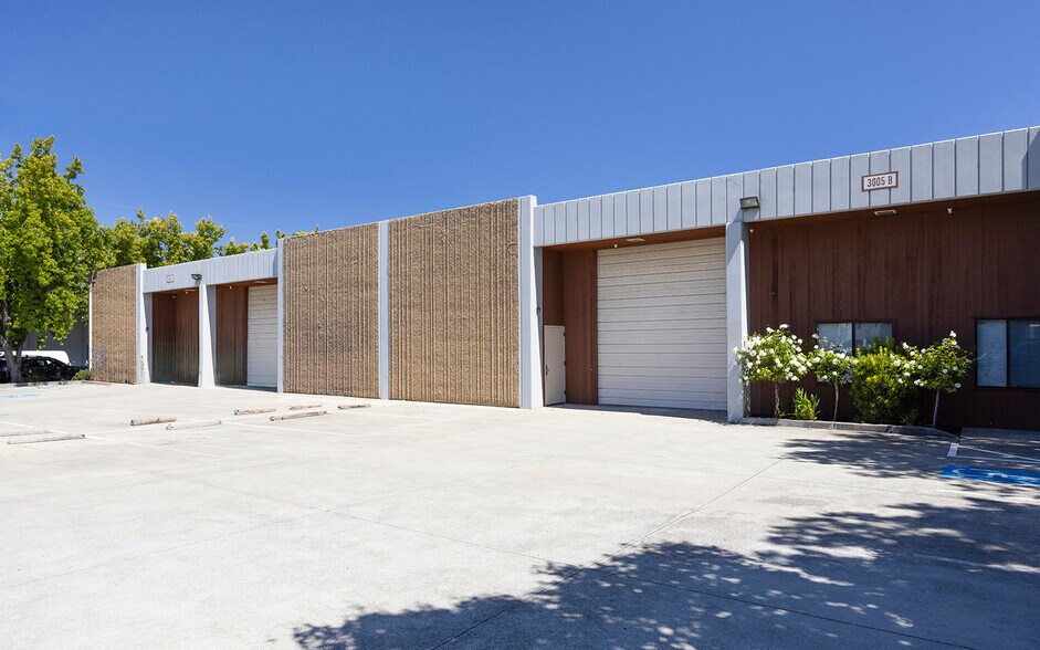 Redwood City Multi-Tenant Industrial portefeuille de 3 biens à vendre sur LoopNet.fr - Photo de l’immeuble – Image 2 sur 6