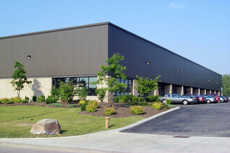 4550 Hinckley Ind Pky, Cleveland, OH à louer Photo de l’immeuble– Image 1 sur 1