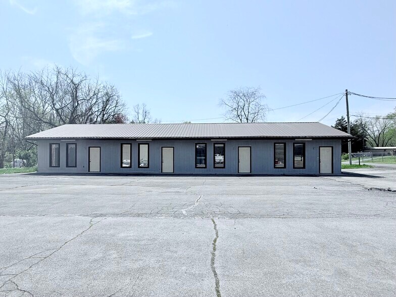 5512 Fort Henry Dr, Colonial Heights, TN à louer - Photo de l’immeuble – Image 1 sur 9