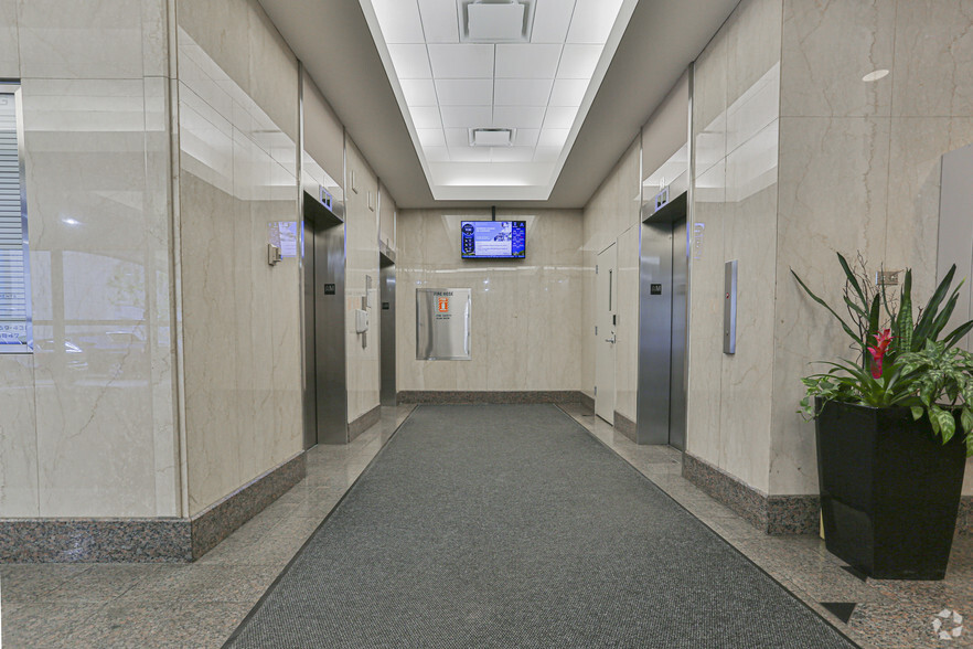 630 6th Ave SW, Calgary, AB à vendre - Photo intérieure – Image 2 sur 8