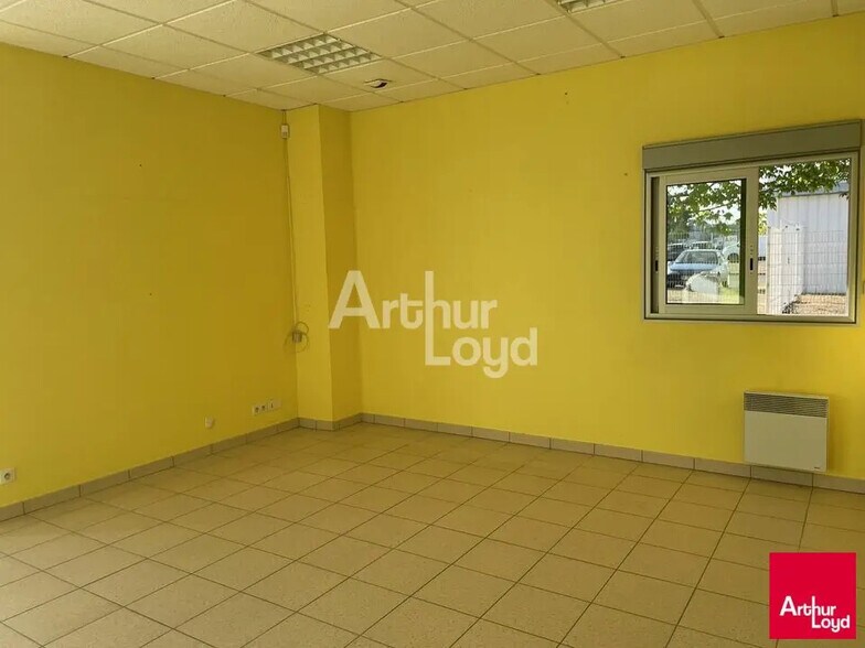 Local d'activités dans Durtal à vendre - Photo de l’immeuble – Image 2 sur 2