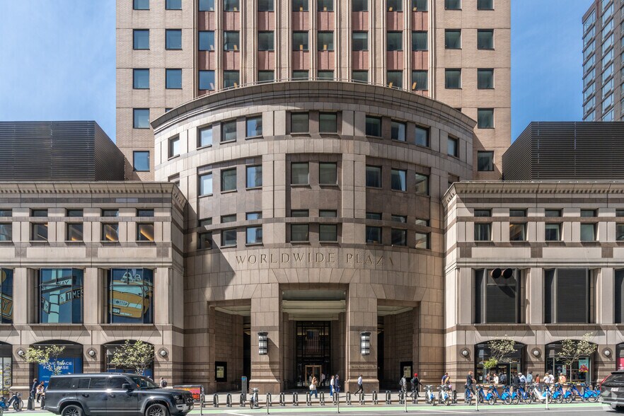 301-321 W 49th St, New York, NY à louer - Photo de l’immeuble – Image 3 sur 9