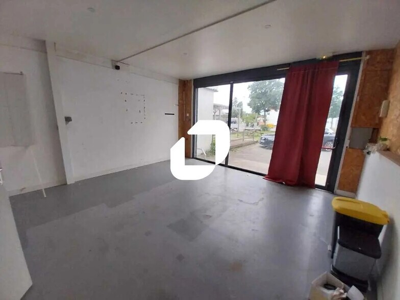 Local d’activités dans Bordeaux à louer - Photo de l’immeuble – Image 3 sur 7