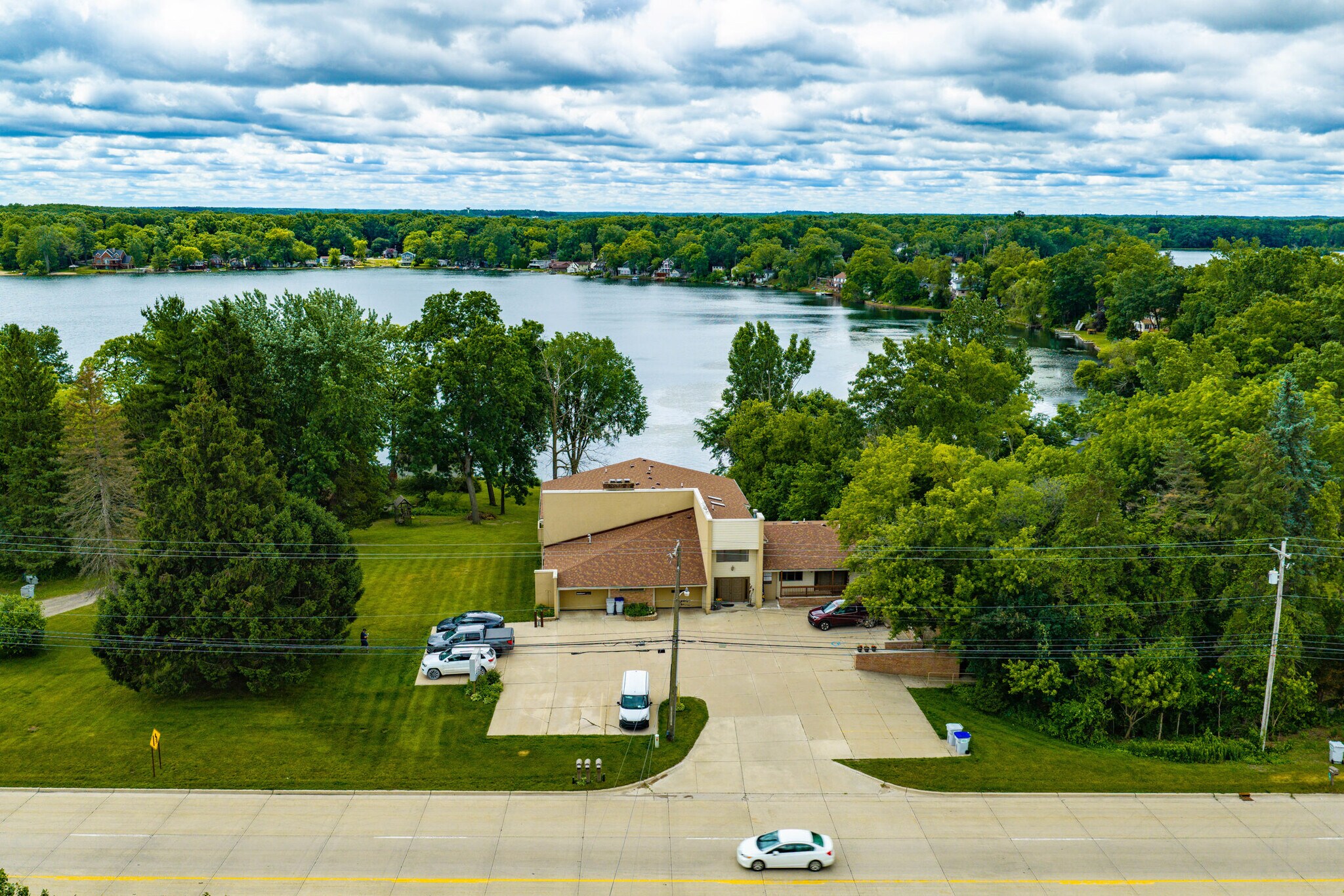 11032 Grand River Rd, Brighton, MI à vendre Photo de l’immeuble– Image 1 sur 19