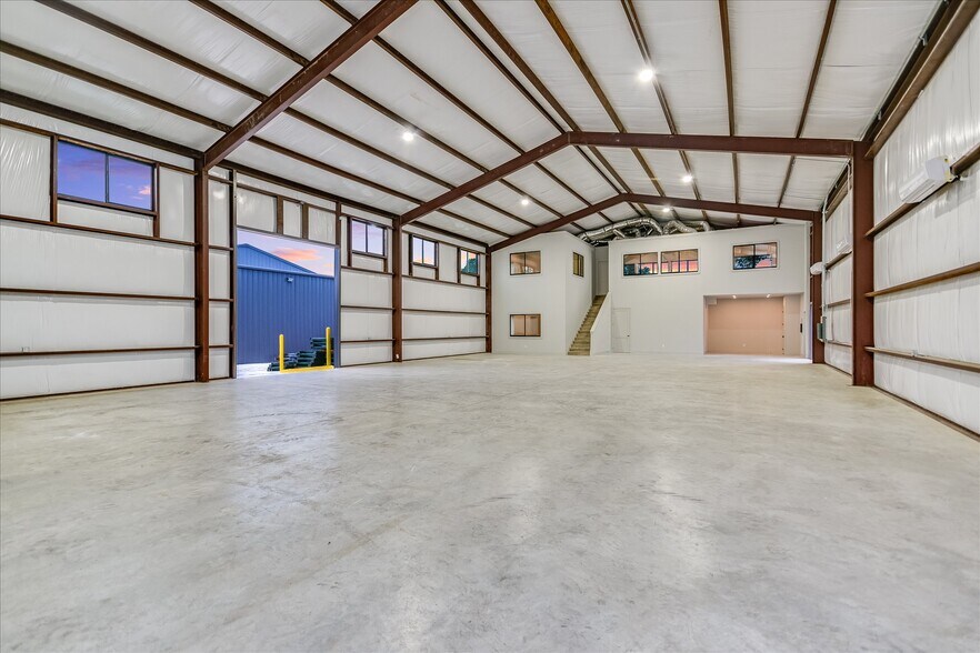 15210 Fitzhugh Rd, Austin, TX à vendre - Photo de l’immeuble – Image 1 sur 15