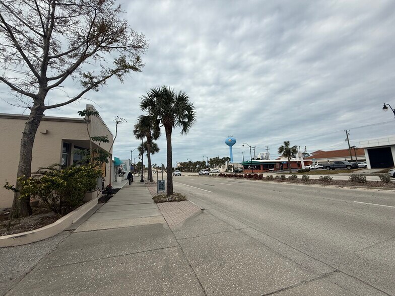 520 E Venice Ave, Venice, FL à louer - Photo de l’immeuble – Image 3 sur 11