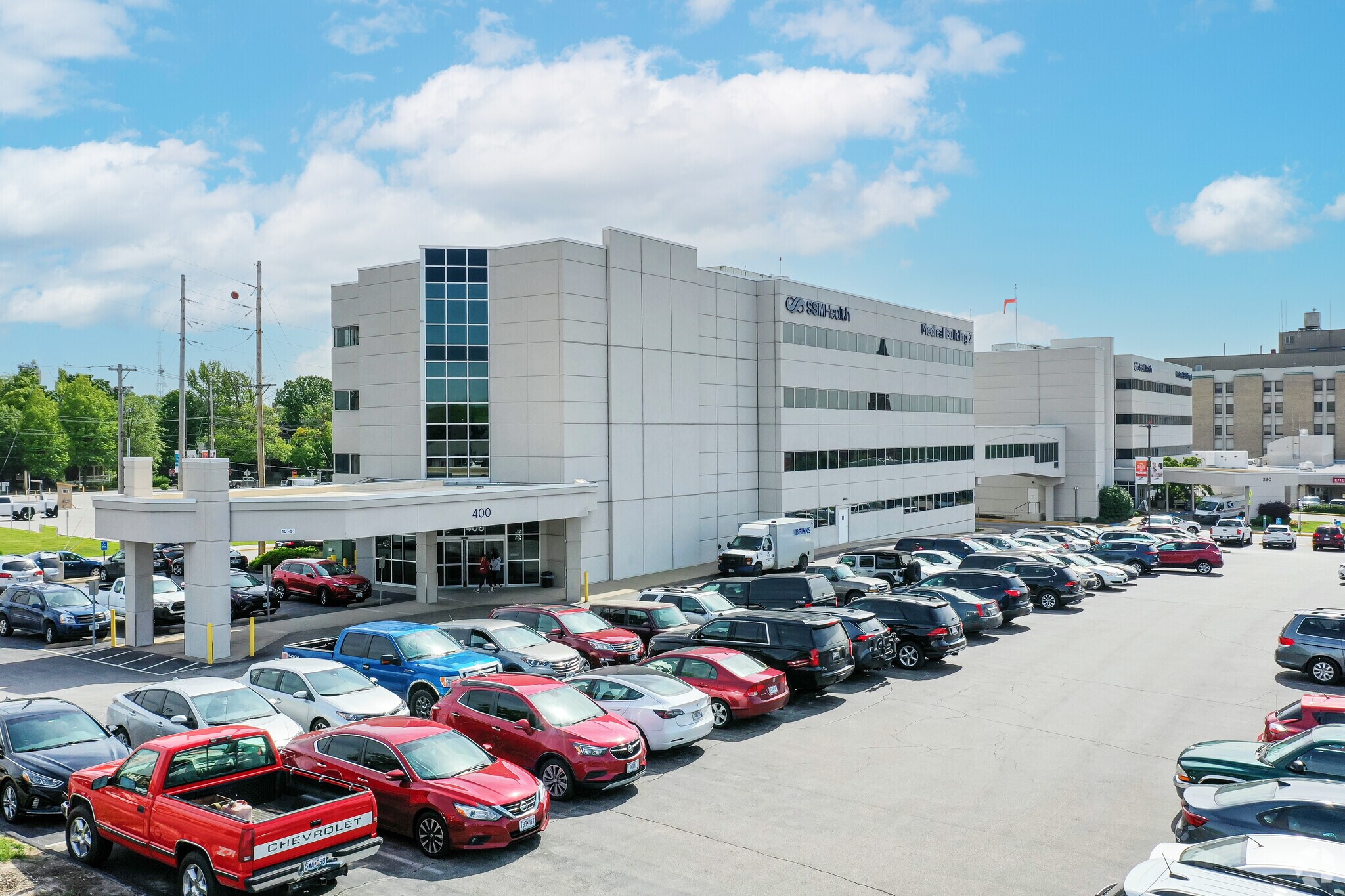 330 First Capitol Dr, Saint Charles, MO à louer Photo principale– Image 1 sur 5