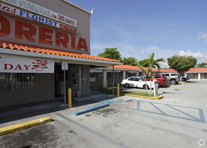 3400-3410 SW 8th St, Miami, FL à louer - Photo de l’immeuble – Image 2 sur 3