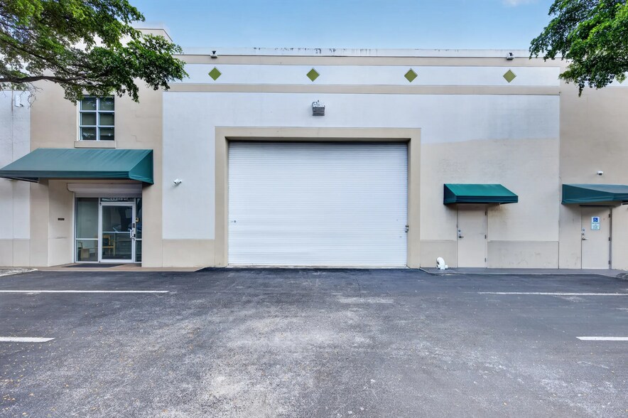 3030-3050 NW 82nd Ave, Miami, FL à vendre - Photo de l’immeuble – Image 1 sur 4