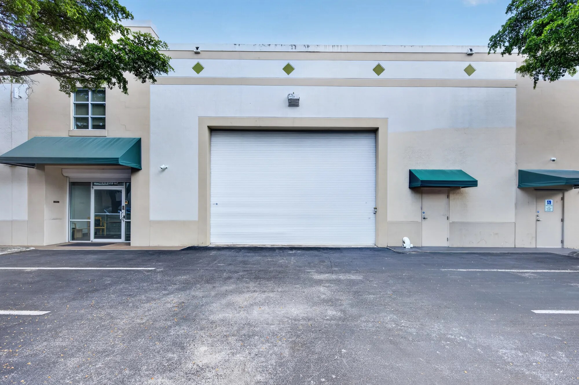 3030-3050 NW 82nd Ave, Miami, FL à vendre Photo de l’immeuble– Image 1 sur 5