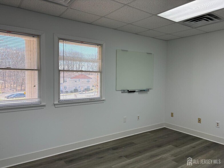 431 Cranbury Rd, East Brunswick, NJ à louer - Photo de l’immeuble – Image 3 sur 9