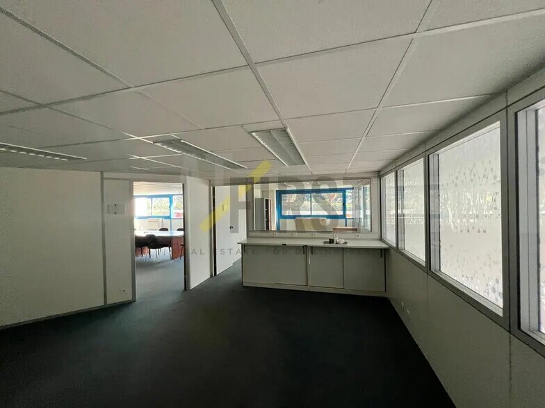 Bureau dans LE BROC à louer - Photo de l’immeuble – Image 3 sur 7