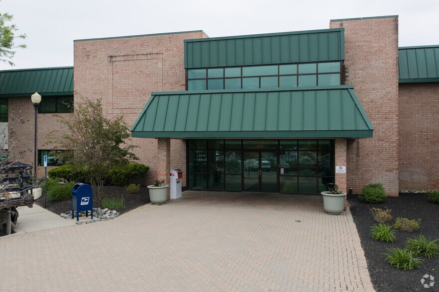 855 Route 146, Clifton Park, NY à louer - Photo de l’immeuble – Image 3 sur 14