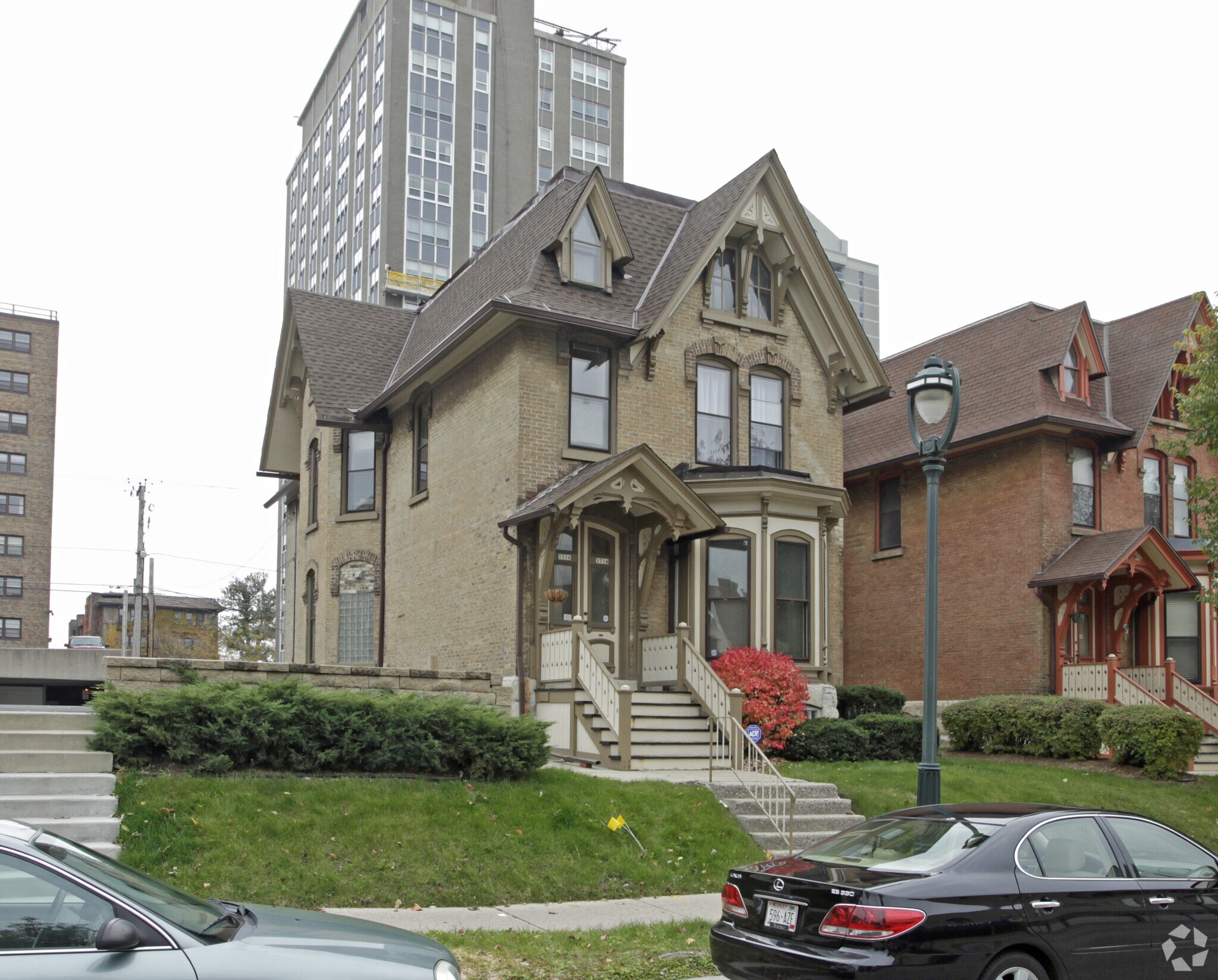 1716 N Farwell Ave, Milwaukee, WI à vendre Photo principale– Image 1 sur 3