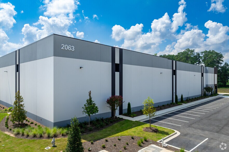 2063 Anvil Block Road, Forest Park, GA à louer - Photo de l’immeuble – Image 3 sur 5