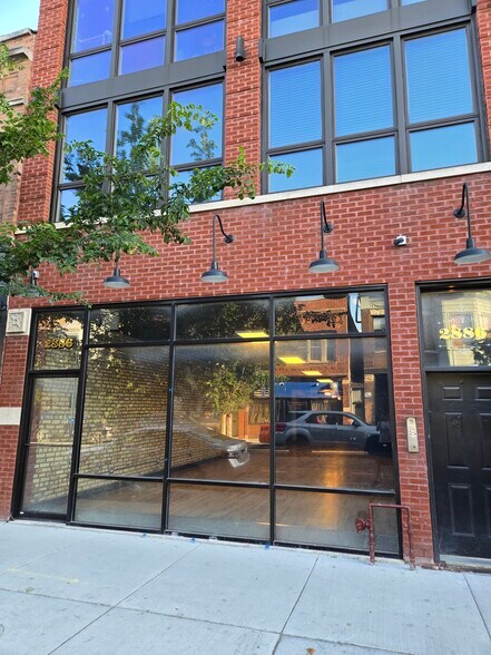 2886 N Milwaukee Ave, Chicago, IL à louer - Photo de l’immeuble – Image 3 sur 9