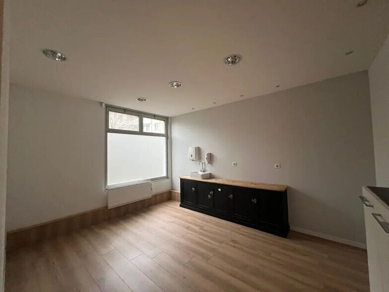 Local d'activités dans Pontarlier à vendre - Photo de l’immeuble – Image 2 sur 4