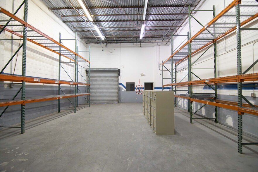 2600 118th Ave N, Saint Petersburg, FL à louer - Photo intérieure – Image 3 sur 40