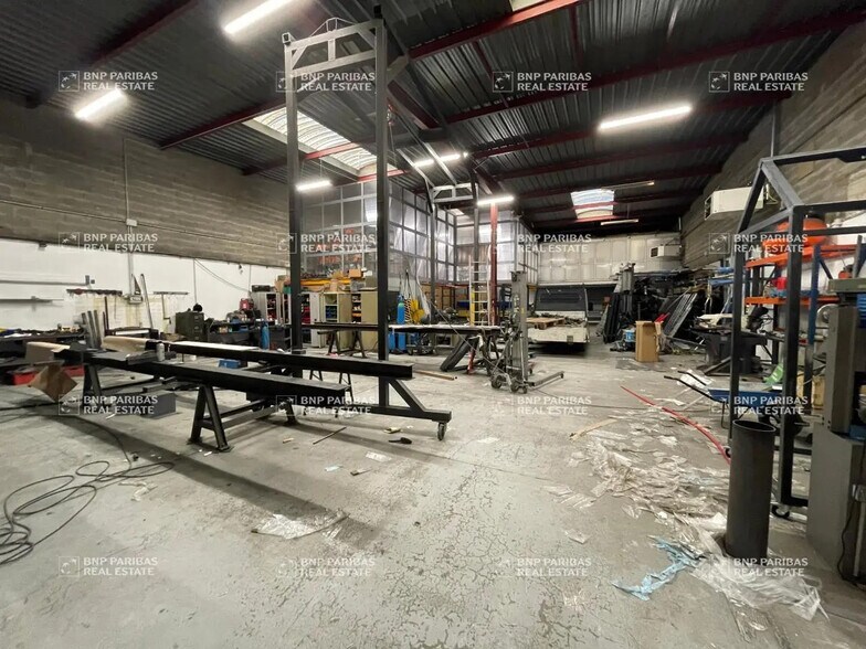 Local d'activités dans Pontault-Combault à vendre - Photo intérieure – Image 1 sur 8