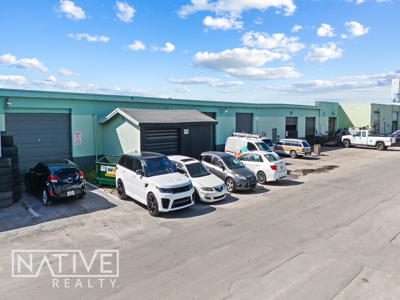 723-731 NW 6th Ave, Fort Lauderdale, FL à louer - Photo de l’immeuble – Image 2 sur 7