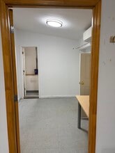 43-11 36th St, Long Island City, NY à louer Photo intérieure– Image 2 sur 5