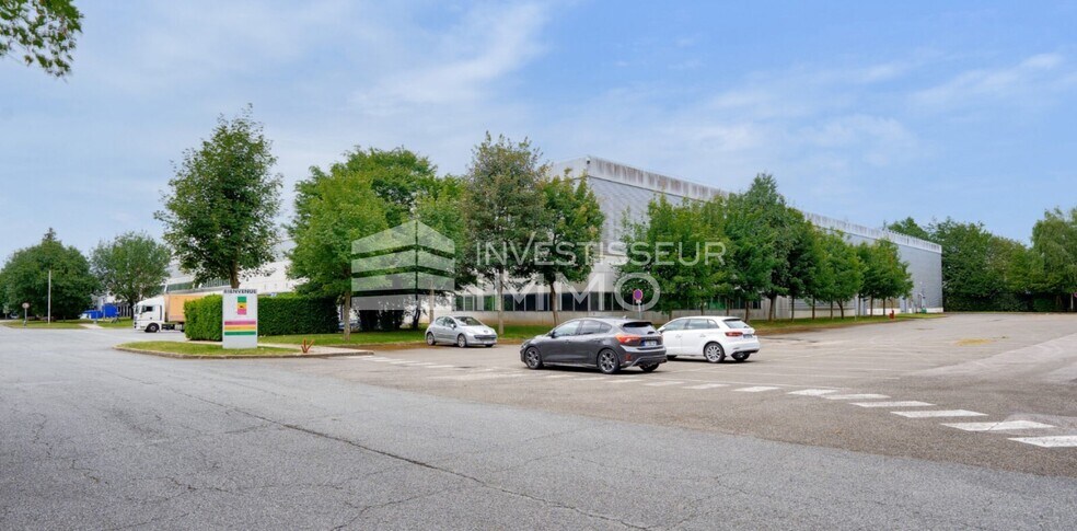 Local d’activités dans Bussy Saint Georges à louer - Photo de l’immeuble – Image 3 sur 3