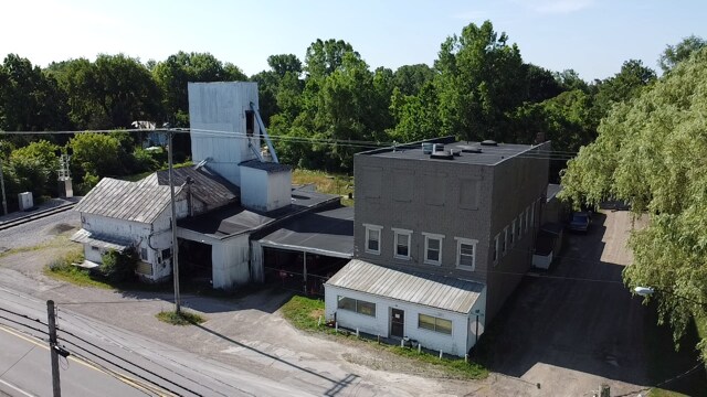 627 W Temperance Rd, Temperance, MI à vendre - Photo principale – Image 1 sur 11
