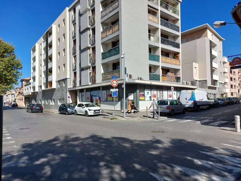 Local commercial dans Aubagne à vendre - Photo de l’immeuble – Image 2 sur 7