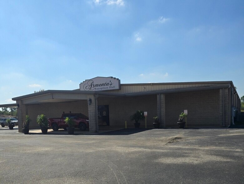 825 Sheldon Rd, Channelview, TX à louer - Photo de l’immeuble – Image 2 sur 12