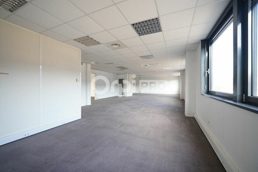 6 Rue De Bretagne, Saint-Quentin-Fallavier à louer - Photo intérieure – Image 3 sur 12
