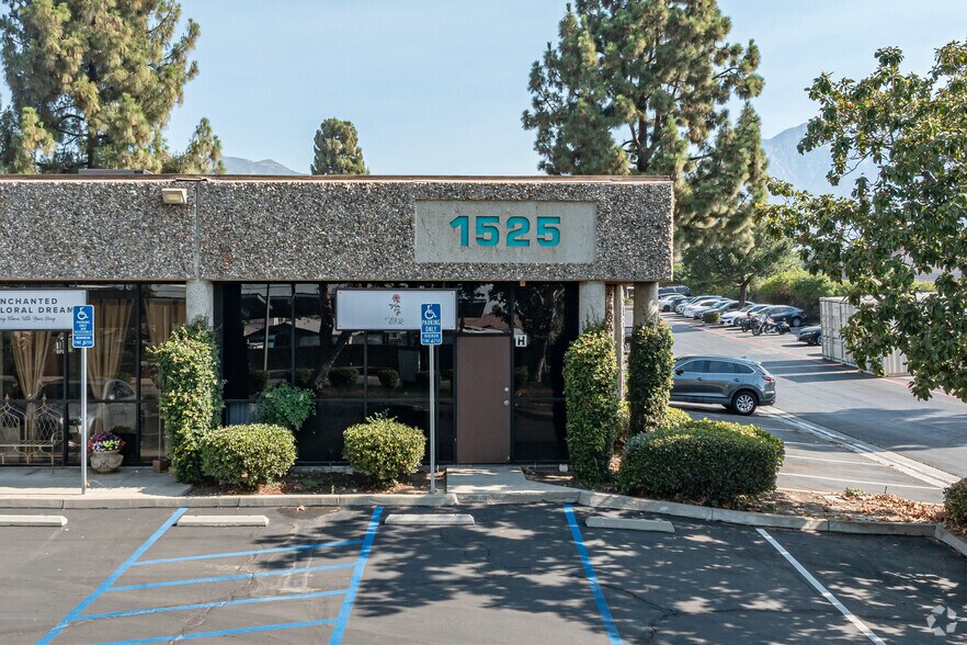 1525 W 13th St, Upland, CA à louer - Photo de l’immeuble – Image 3 sur 4