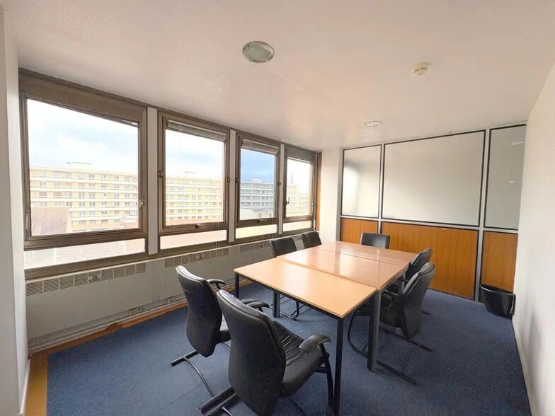 Bureau dans Poissy à vendre - Photo de l’immeuble – Image 3 sur 5