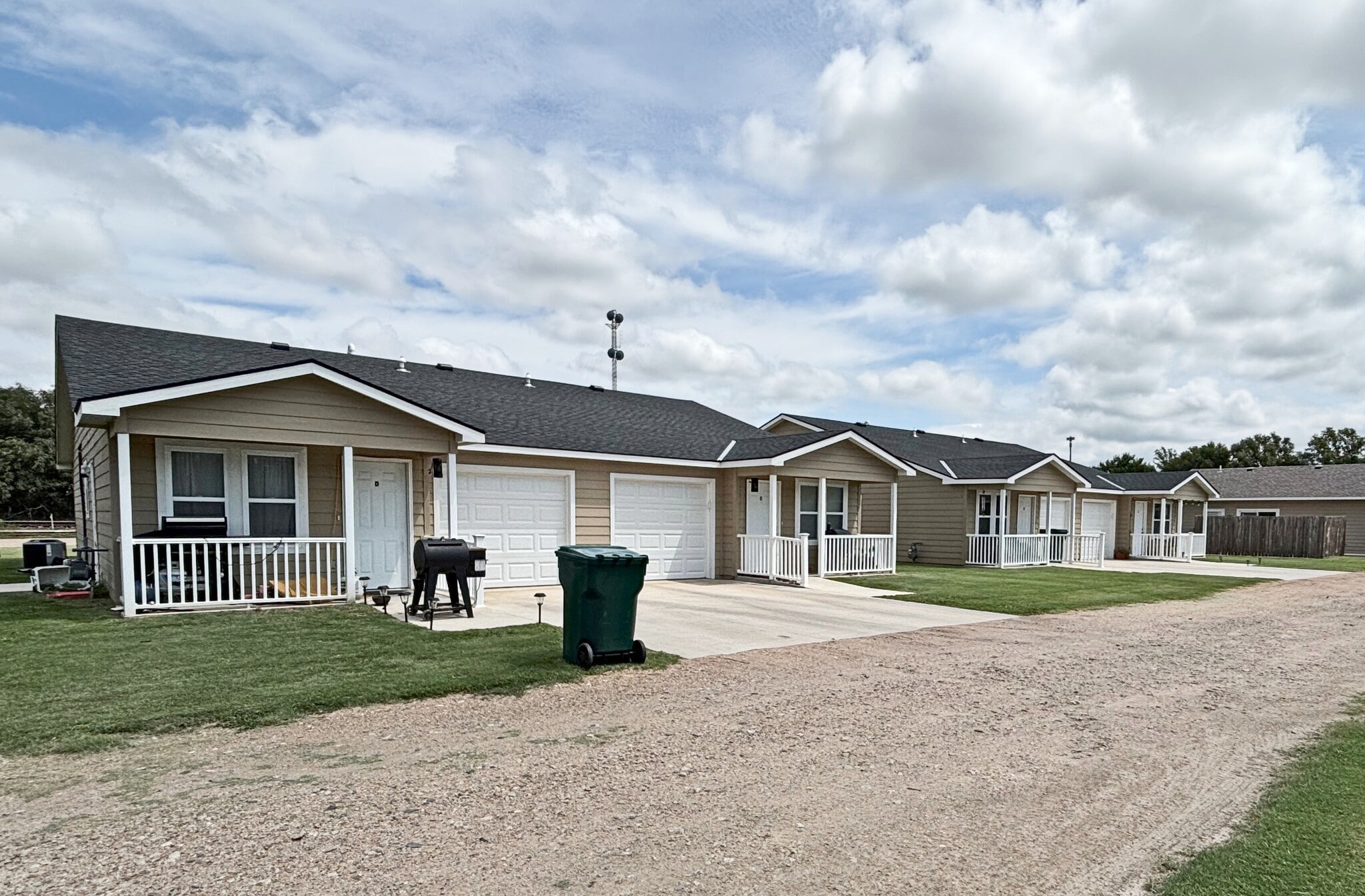 Kinsley Multi-Family 12-Unit Duplex Port portefeuille de 1 biens à vendre sur LoopNet.fr Photo principale– Image 1 sur 27